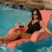 Scalloped Folding Pool Lounge
